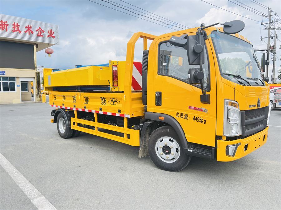 100K防撞缓冲车-蓝牌重汽100K防撞缓冲车