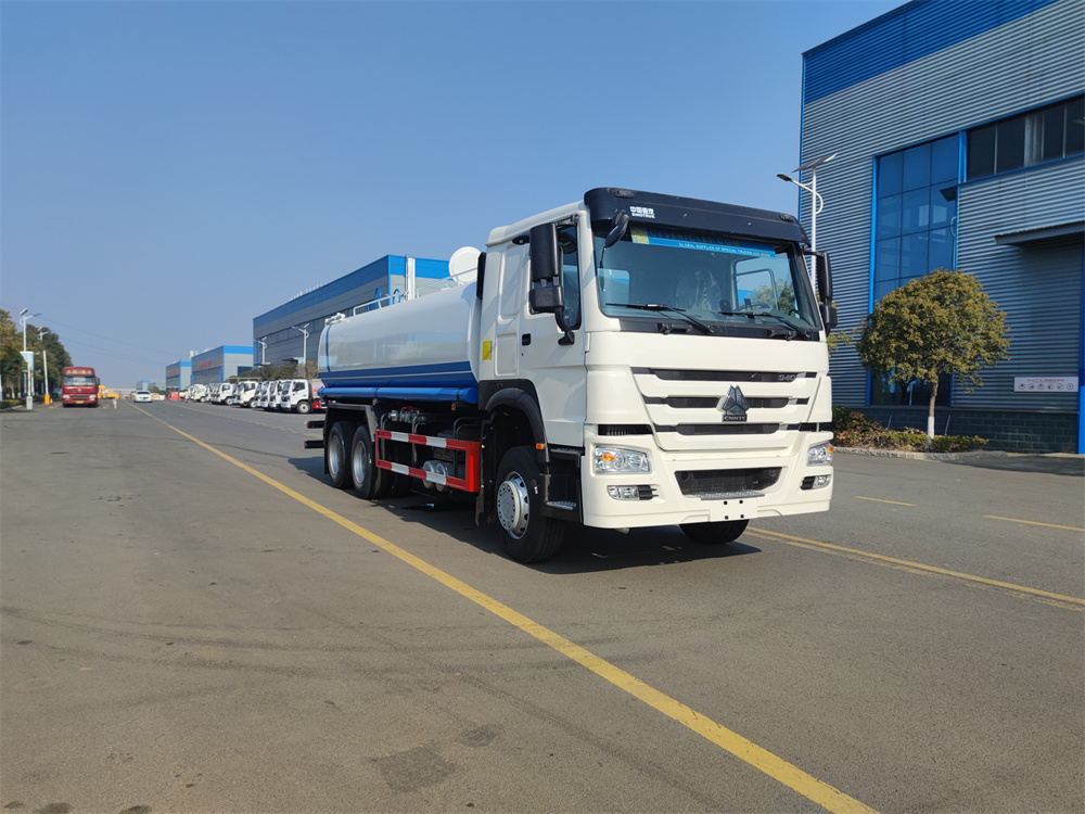 20方重汽ZZ1257N4647B1R 出口洒水车